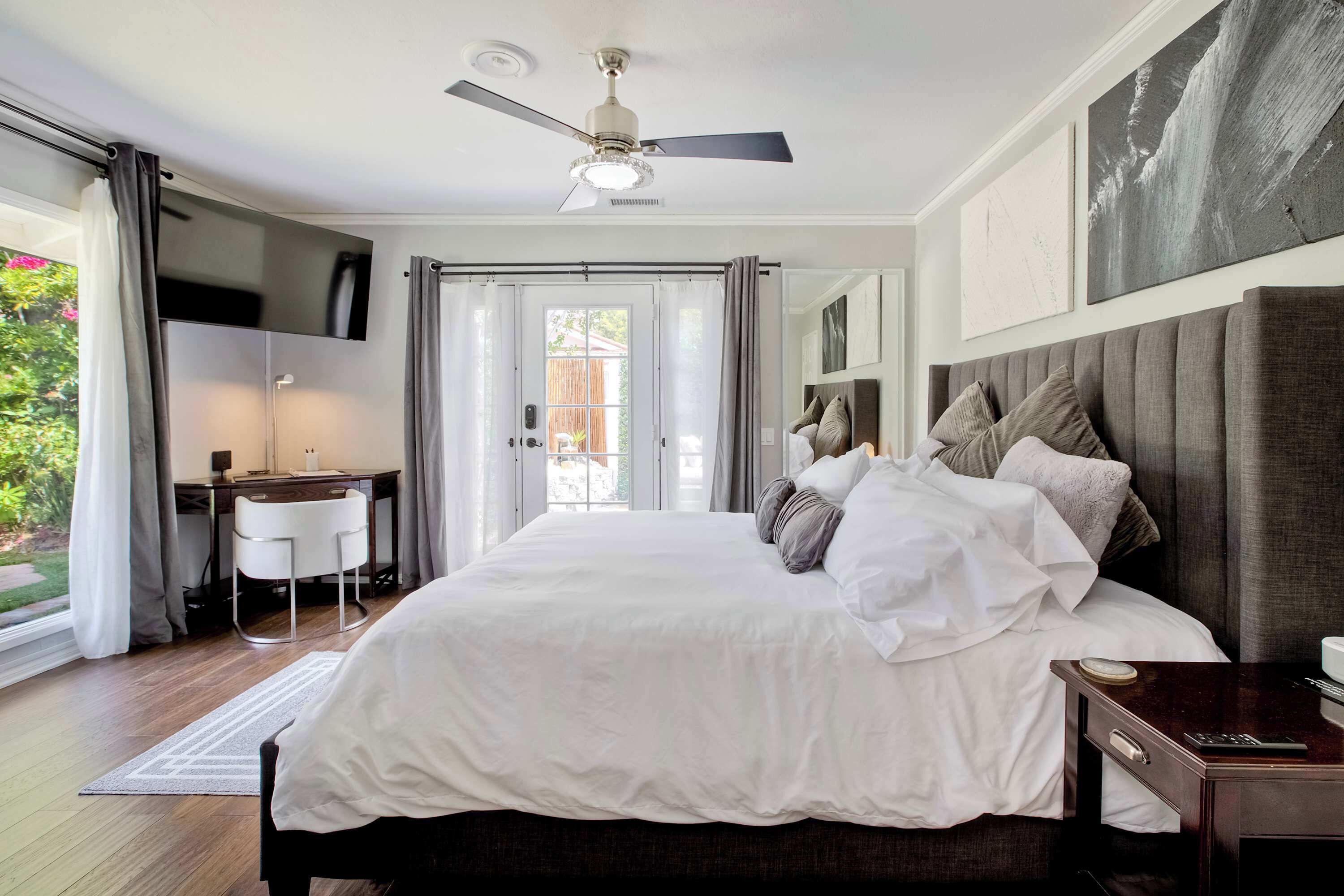 House, Multiple Beds, Pool Access, Pool View (O-side Oasis) | 3 bedrooms, individually decorated, individually furnished, desk