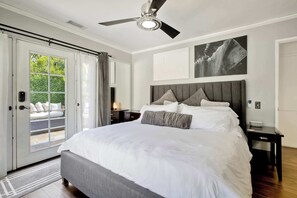 House, Multiple Beds, Pool Access, Pool View (O-side Oasis) | 3 bedrooms, individually decorated, individually furnished, desk