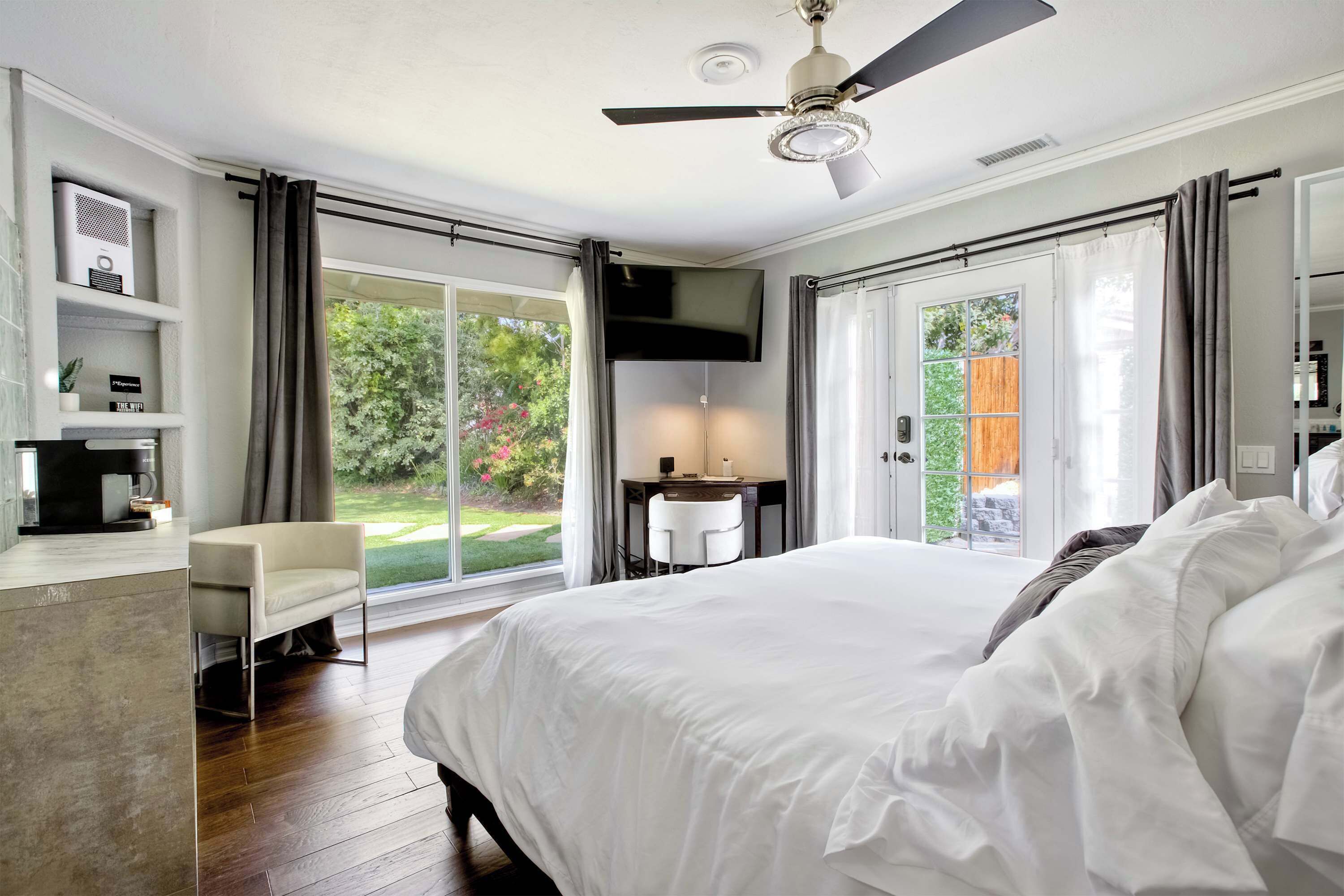 House, Multiple Beds, Pool Access, Pool View (O-side Oasis) | 3 bedrooms, individually decorated, individually furnished, desk