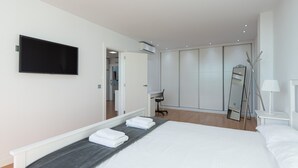 Room - Apartment in Las Palmas Near Playa de Las Canteras (Las Palmas de Gran Canaria)