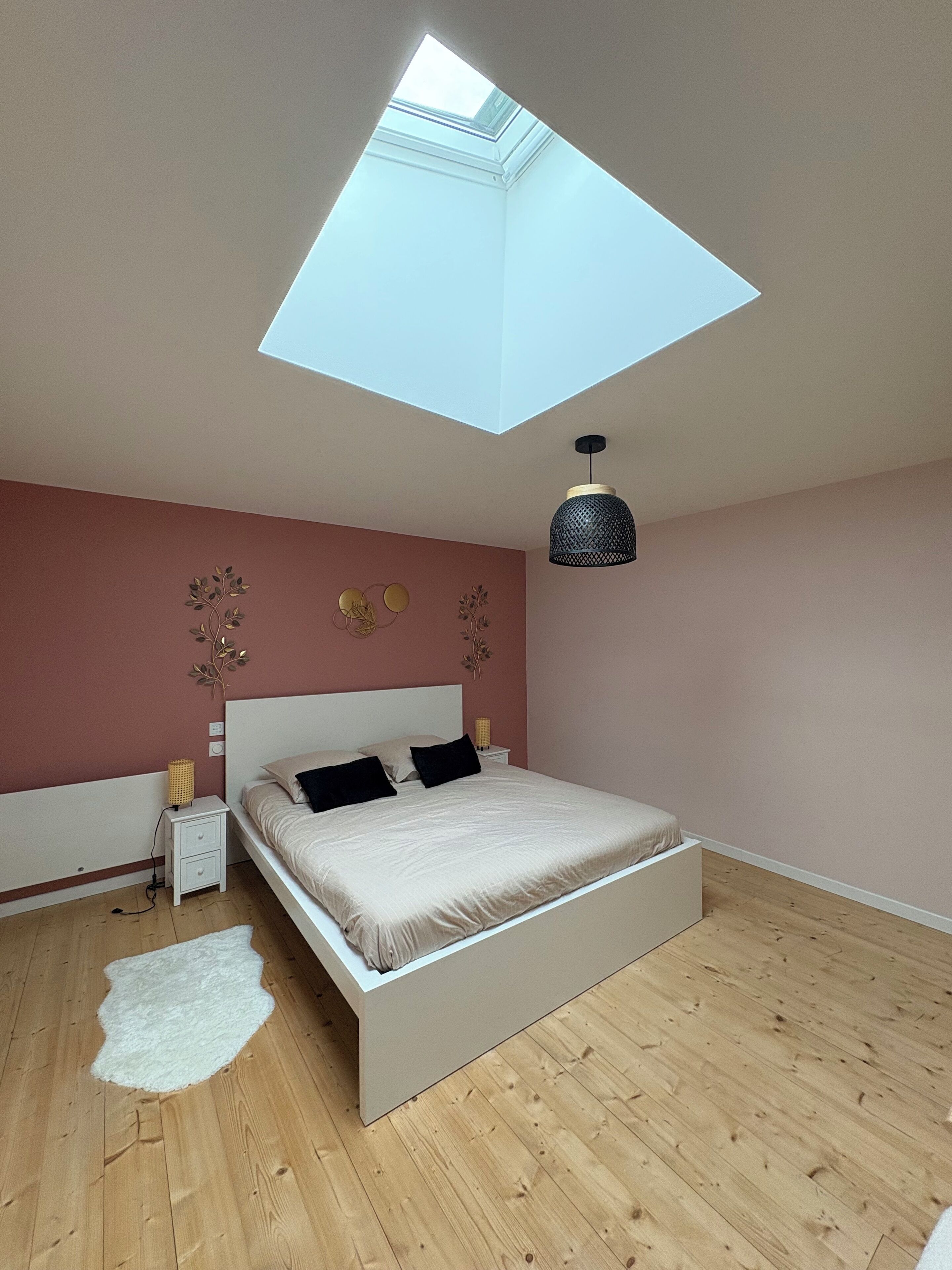 2 bedrooms, internet, bed sheets