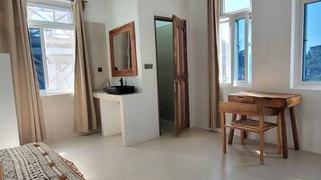 2 chambres, fer et planche à repasser, Wi-Fi, draps fournis