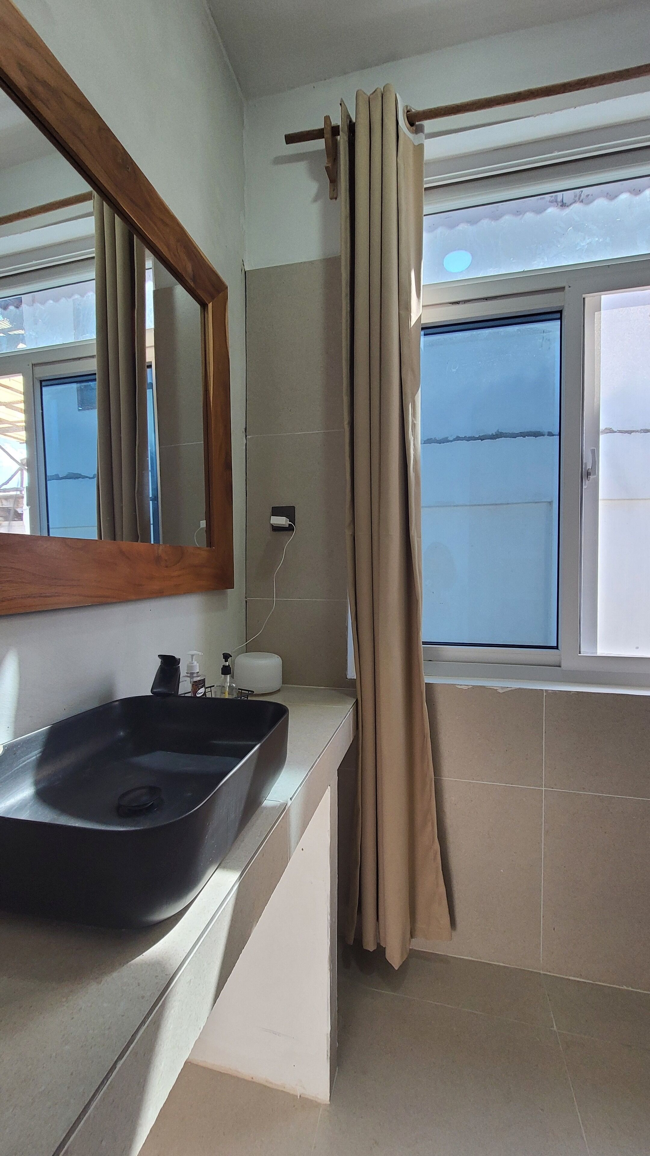 Douche, sèche-cheveux