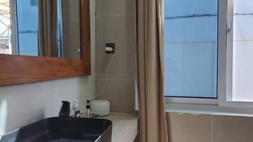 Douche, sèche-cheveux