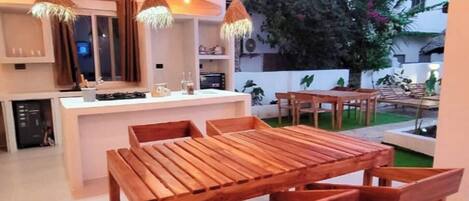 Outdoor dining