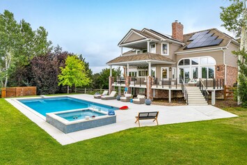 Pool and built-in hot tub