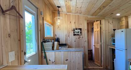 Fun Mountain Getaway with views and WIFI. Close to Mountains, Rivers and Lakes!