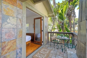 Maison, Plusieurs lits, patio, vue sur le jardin (Vintage Beach Bungalow) | Terrasse/patio