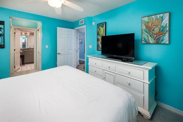 Condo, 1 King Bed with Sofa bed (Islander Beach Resort 2002) | 2 bedrooms