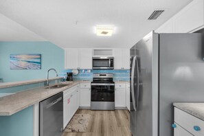 Condo, 1 King Bed with Sofa bed (Islander Beach Resort 2002) | Private kitchen