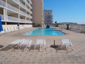 Lägenhet - 1 kingsize-säng med bäddsoffa (Islander Beach Resort 2002) | Pool | Utomhuspool och uppvärmd pool