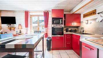 Kühlschrank, Mikrowelle, Ofen, Geschirrspüler