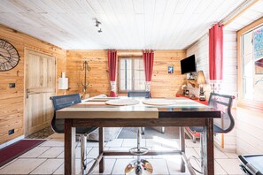 Dining - Apartment 'Gîte Val-cenis
La Gelinotte Cosy' with Wi-Fi (Val-Cenis)