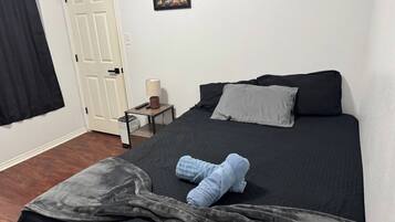 5 bedrooms, iron/ironing board, WiFi