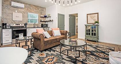 Wildwood Cottage/3 blocks from downtown Nac/King Bed/WiFi/Covered Parking