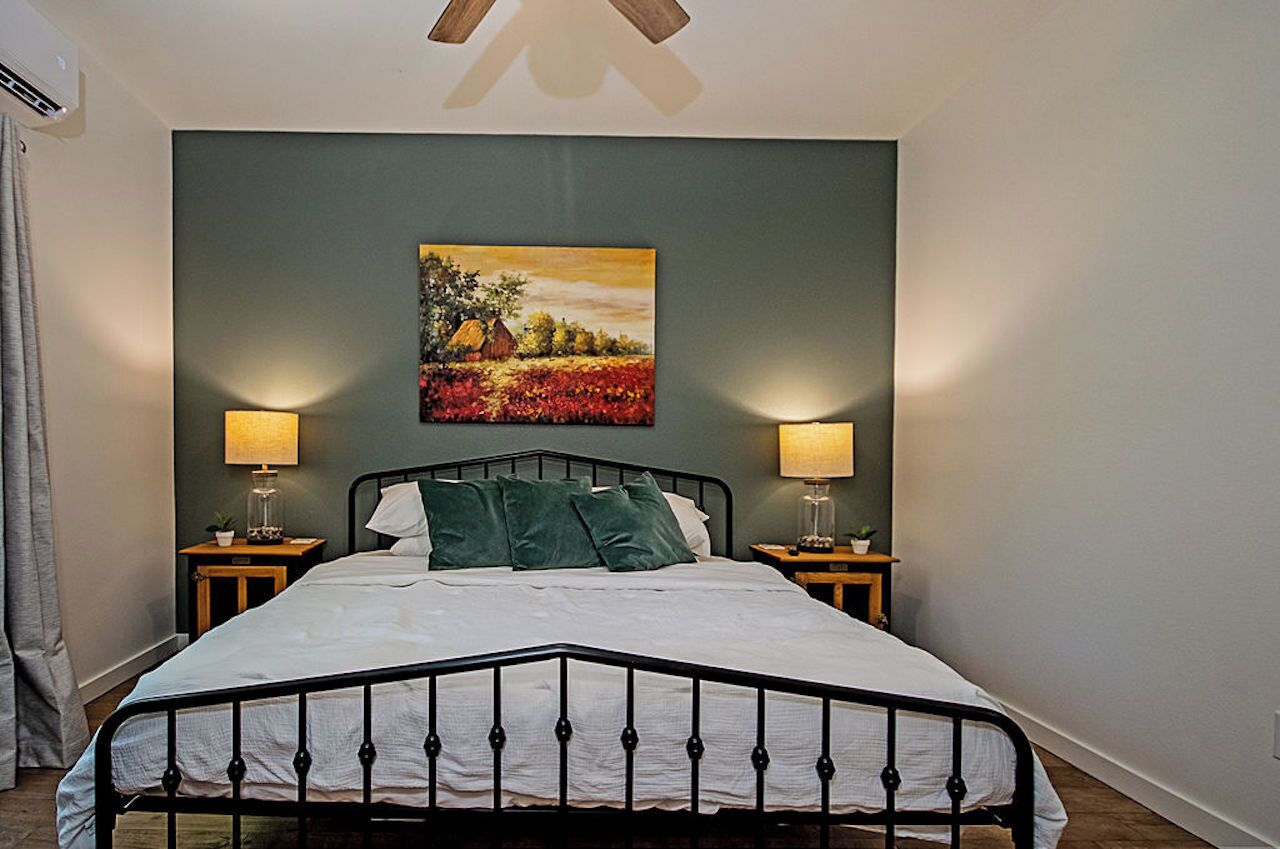 1 slaapkamer, een strijkplank/strijkijzer, gratis wifi, beddengoed