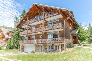 Exterior - Apartment 'Crocus 4-5 55m2' with Balcony and Wi-Fi (Huez)