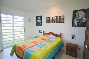 4 bedrooms, iron/ironing board, WiFi