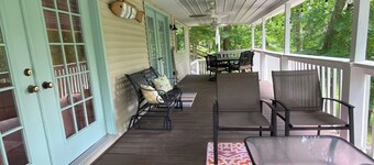 Cozy, Quiet Home on Lake Malone with private dock