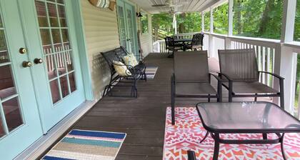 Cozy, Quiet Home on Lake Malone with private dock