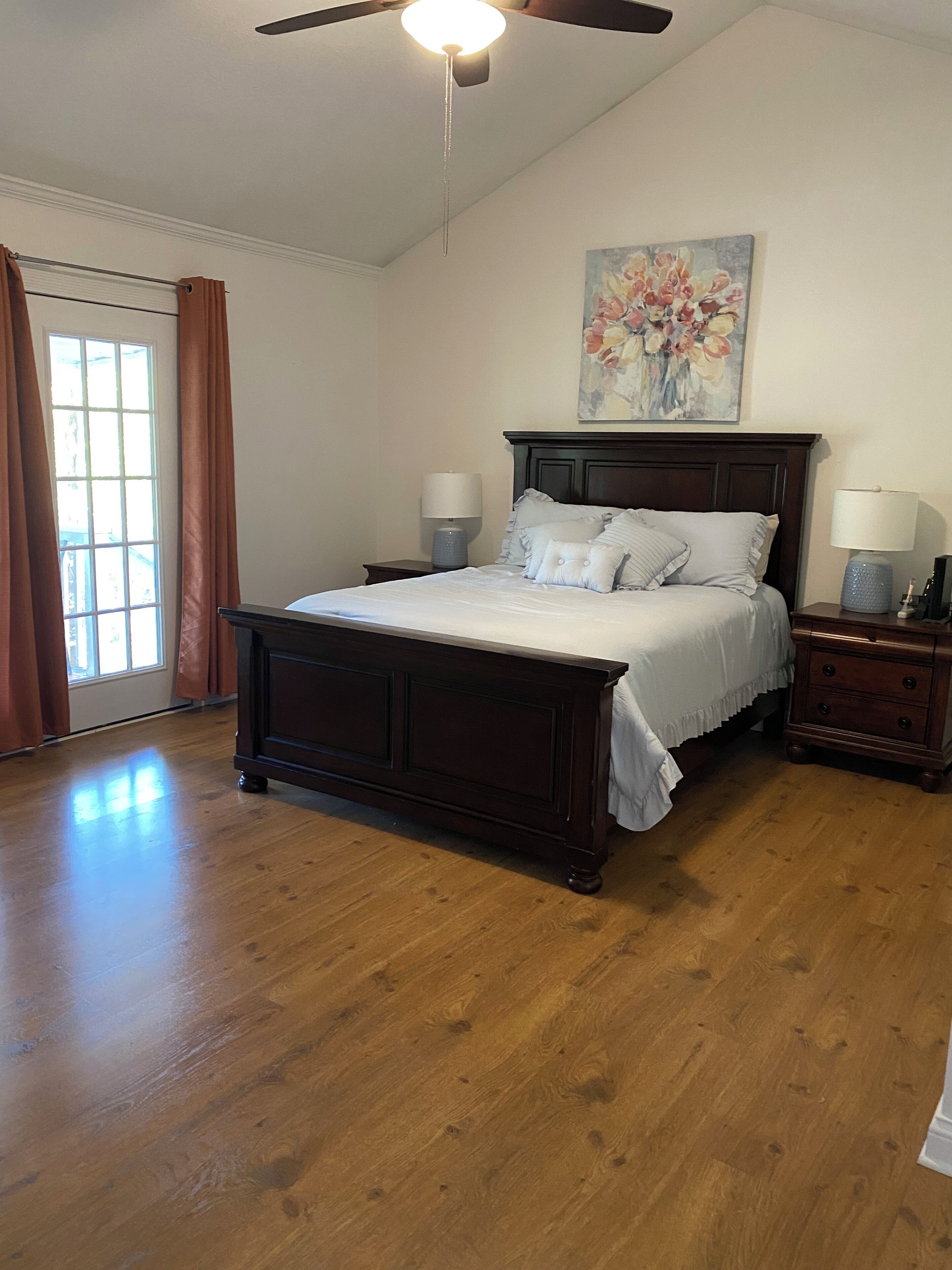 2 habitaciones, tabla de planchar con plancha, wifi y ropa de cama 