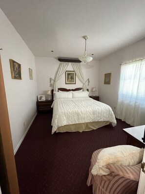 1 bedroom, iron/ironing board, bed sheets, wheelchair access - Cozy Retreat in Gold Country (Placerville)