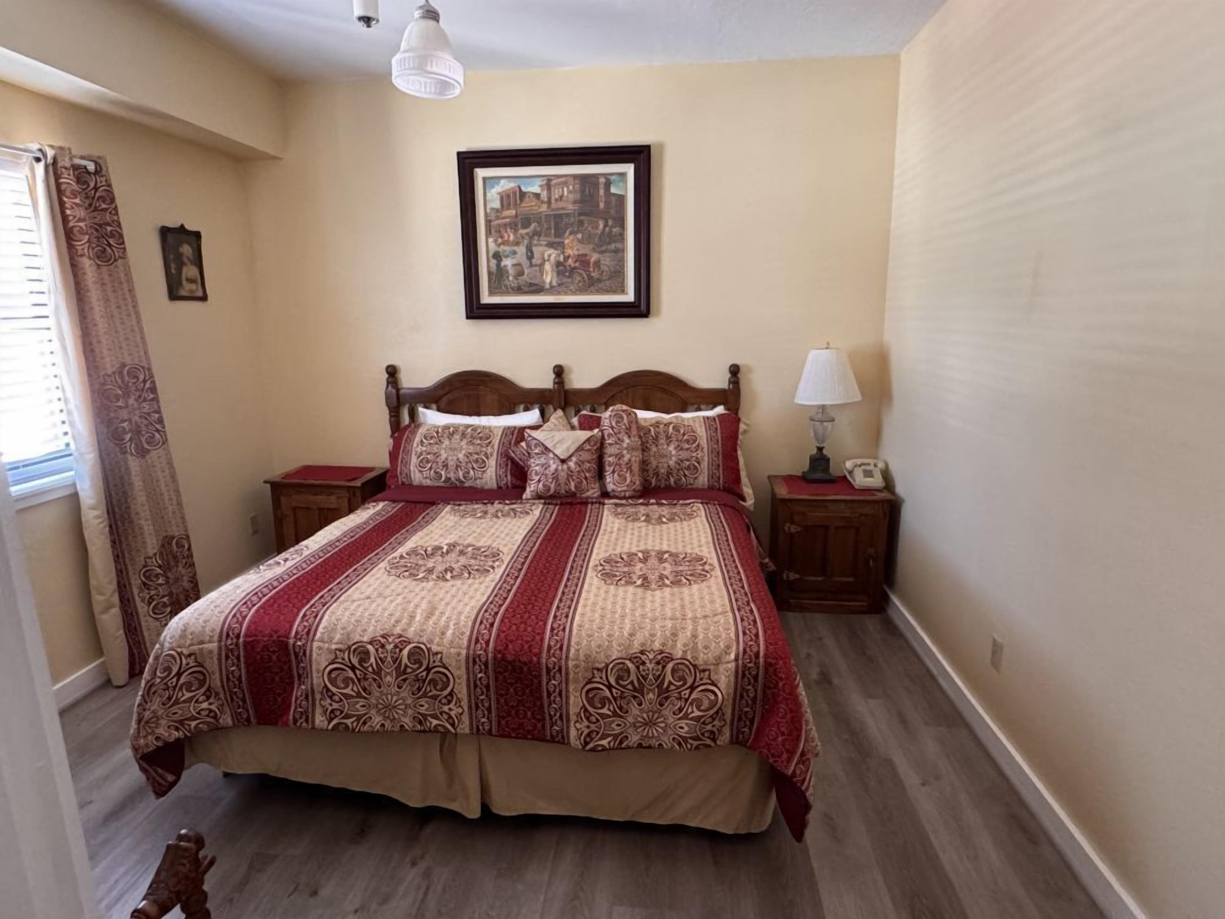 2 habitaciones, tabla de planchar con plancha y ropa de cama 