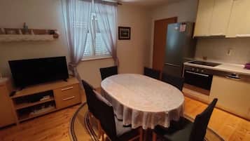 Apartment (Two Bedroom Apartment with Terrace no) | Esszimmer