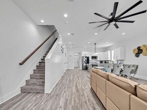 House, Multiple Beds (Evergreen By the Sea Unit B) | Interior