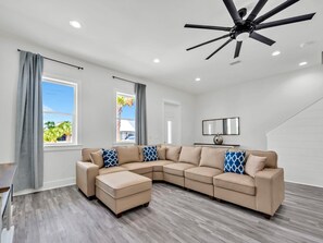 Townhome, Multiple Beds (Evergreen By the Sea Unit B) | Living area