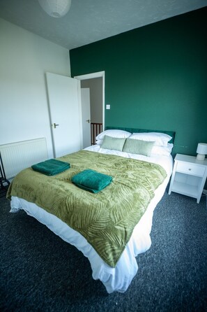 3 bedrooms, iron/ironing board, free WiFi, bed sheets