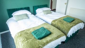 3 bedrooms, iron/ironing board, free WiFi, bed sheets