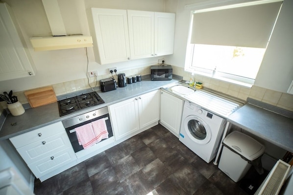 Fridge, microwave, oven, stovetop