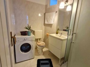 Apartment (One Bedroom Apartment) | Bathroom | Shower, towels - Apartment Bijonda Near Arena Pula (Pula)