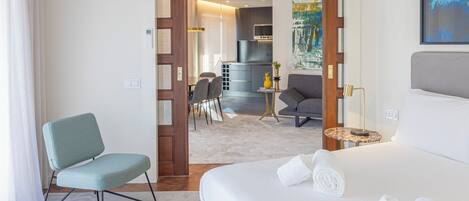 1 chambre, coffres-forts dans les chambres, fer et planche à repasser