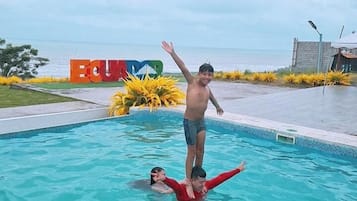 2 outdoor pools