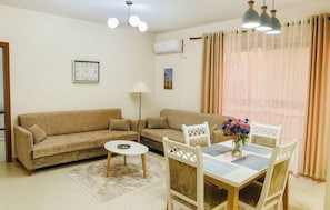 Smart TV, stereo - Charming 1-bedroom apartment with AC, WiFi in superb Tiranë (Tiranë)