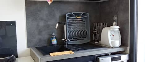 電子レンジ、コンロ、食器洗い機