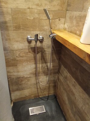 Shower, free toiletries, towels, soap