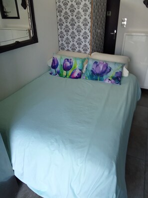 1 bedroom, bed sheets - STUDIO Perpignan (Perpignan)