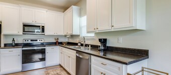 Water Oaks Retreat Charming 2-bedroom house in Laurel Hill