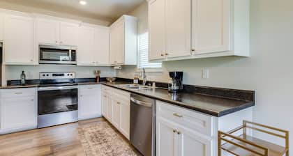 Water Oaks Retreat Charming 2-bedroom house in Laurel Hill