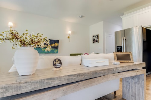 Water Oaks Retreat Charming 2-bedroom house in Laurel Hill