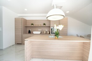 Comfort Apartment, 2 Bedrooms, Sea View | Private kitchen | Fridge, oven, stovetop, dishwasher