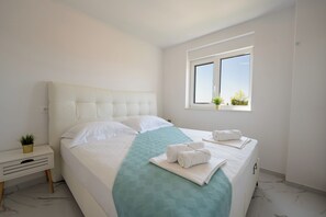Comfort Apartment, 2 Bedrooms, Sea View | Iron/ironing board, free WiFi, bed sheets