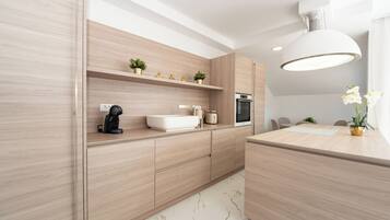 Comfort Apartment, 2 Bedrooms, Sea View | Private kitchen | Fridge, oven, stovetop, dishwasher