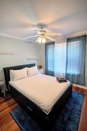 3 bedrooms, desk, iron/ironing board, WiFi