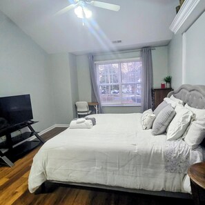 3 makuuhuonetta, työpöytä, silitysrauta/-lauta, Wi-Fi