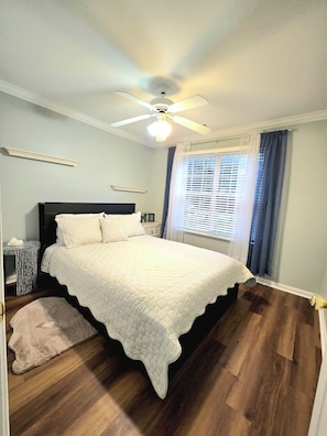 3 bedrooms, iron/ironing board, WiFi, bed sheets