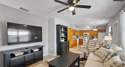Venice Island Gem: 2-bedroom apartment in Venice